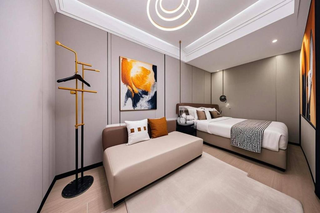 Postel nebo postele na pokoji v ubytování 和樾 City View Hotel - Guangzhou Taikoo Hui Zhujiang New Town Tianhe Sports Cente-Canton Fair