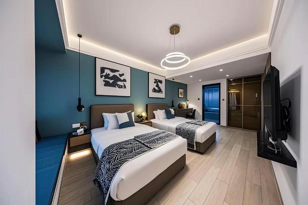 Postel nebo postele na pokoji v ubytování 和樾 City View Hotel - Guangzhou Taikoo Hui Zhujiang New Town Tianhe Sports Cente-Canton Fair