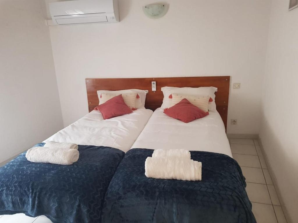 a bedroom with two beds with towels on them at Gîtes Pierre Pelou Tautavel in Tautavel