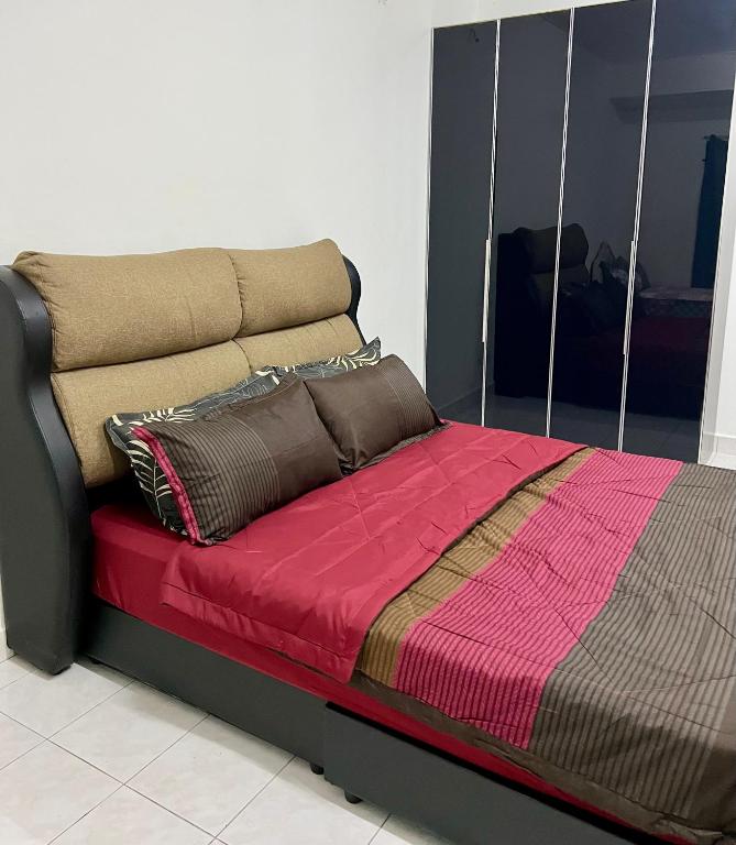 Postel nebo postele na pokoji v ubytování Botanic Gardens 26- 5-bedroom Near AEON Bukit Tinggi
