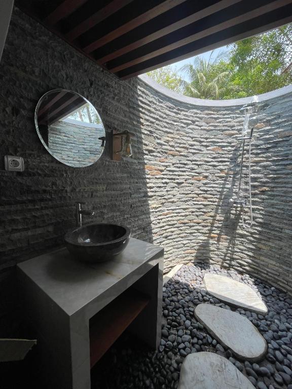 Vannituba majutusasutuses Ubuntu Glamping