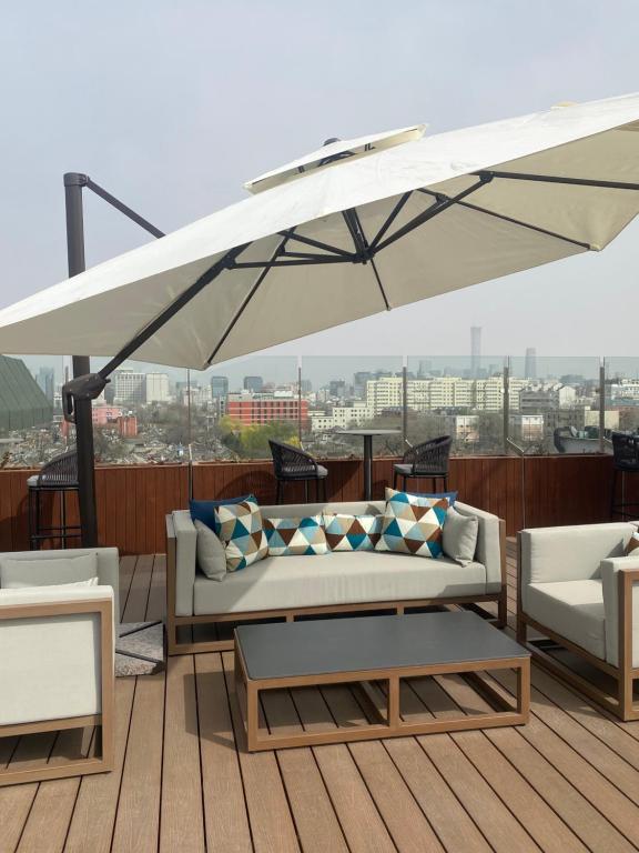 Posezení v ubytování The Purple Horse Hotel 北京紫龙花园酒店 - Beijing Sky Garden Boutique Hotel & Rooftop Infinity Mini Pool & near Forbidden City & Wangfujing & Tiananmen & Nanluoguxiang & Lama Temple