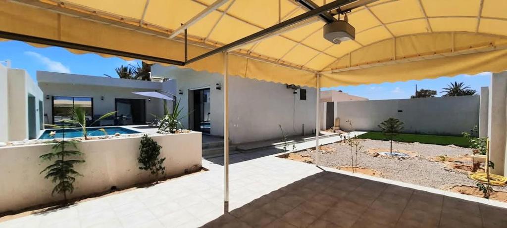 Bazén v ubytování villa arij Djerba nebo v jeho okolí