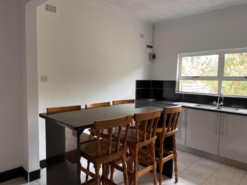 Kuchyň nebo kuchyňský kout v ubytování Rustic Retreat