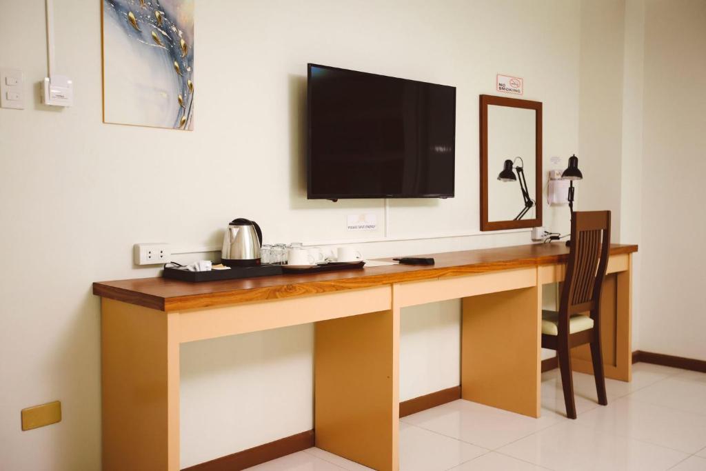 TV a/nebo společenská místnost v ubytování Surigao Royal Regency Suites