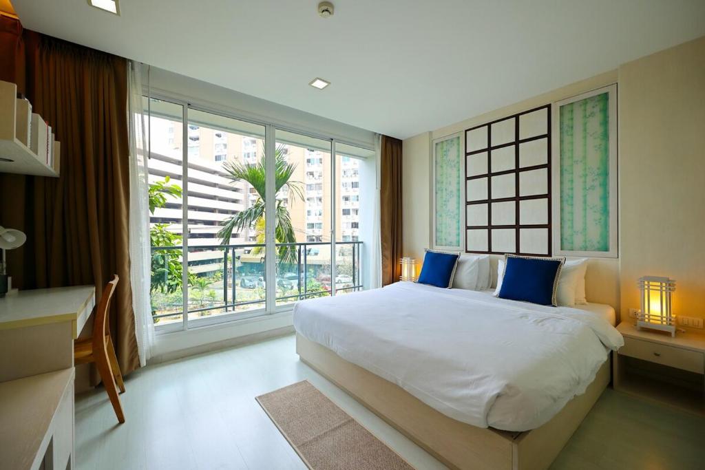 Ένα ή περισσότερα κρεβάτια σε δωμάτιο στο Homely 2 BRs Apartment Nimman