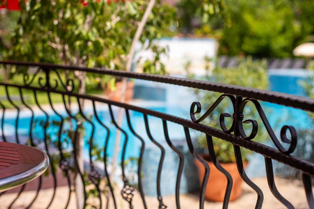 Bazén v ubytování Wellness Hotel Kager Harkány nebo v jeho okolí