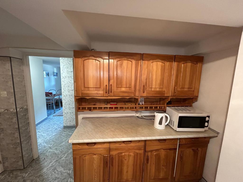 Η κουζίνα ή μικρή κουζίνα στο Apartament Szkolna 9
