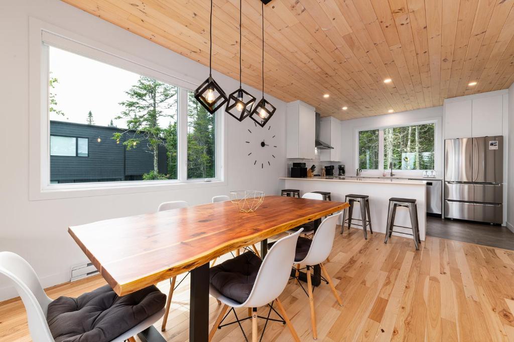 Kuchyň nebo kuchyňský kout v ubytování Les Chalets du Massif de Charlevoix