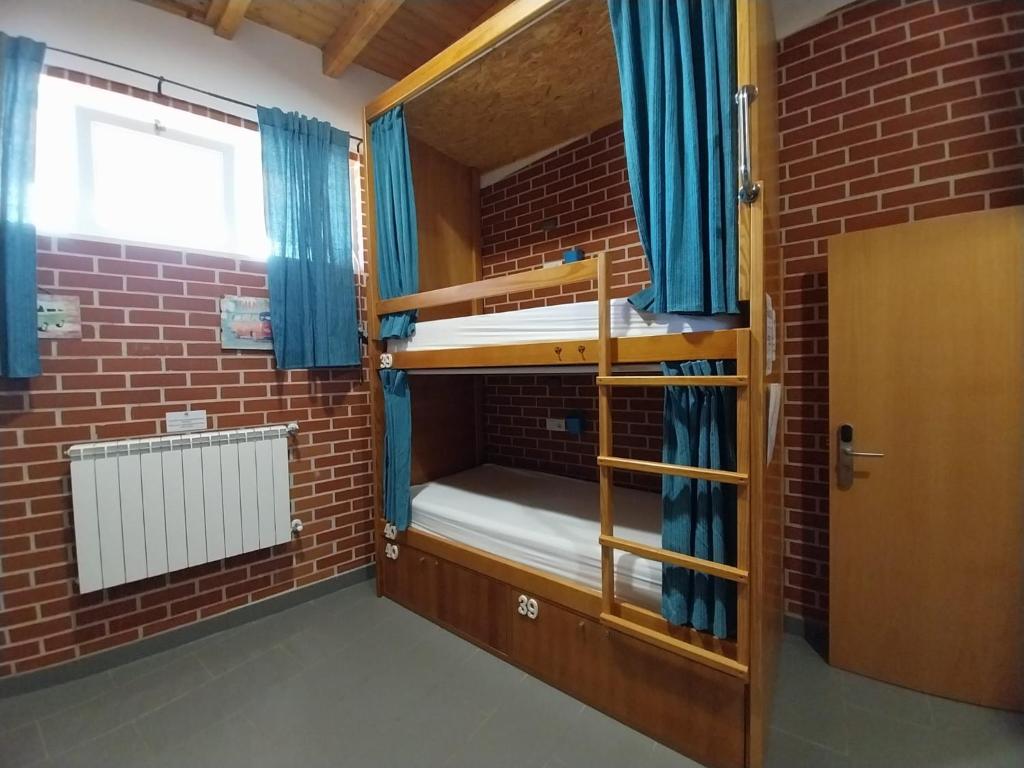 Cama ou camas em um quarto em Sagres Sun Stay - Surf Camp & Hostel