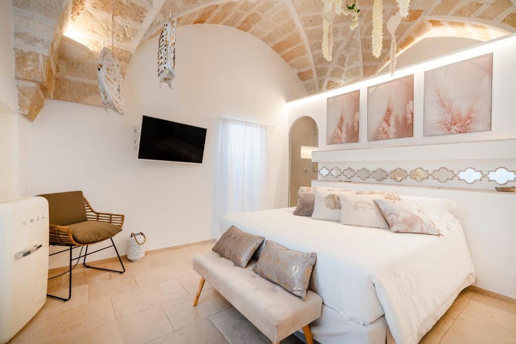 Postel nebo postele na pokoji v ubytování Apulia Charming Suites - Casa Rossa Suite Perla e Suite Corallo