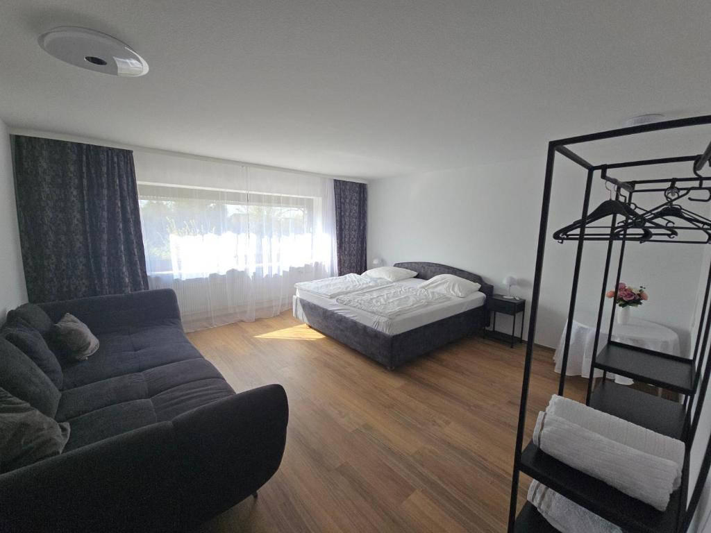 Postel nebo postele na pokoji v ubytování Südhang Wohnung bei Mariahilfberg
