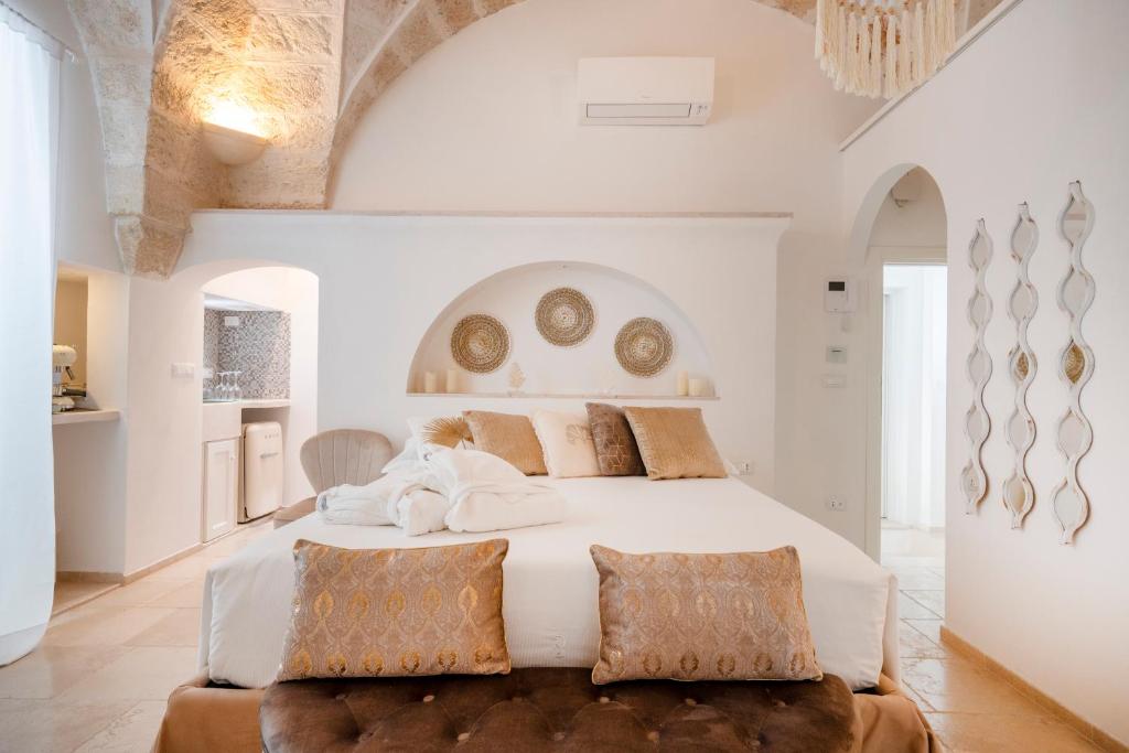 Postel nebo postele na pokoji v ubytování Apulia Charming Suites - Casa Rossa Suite Perla e Suite Corallo