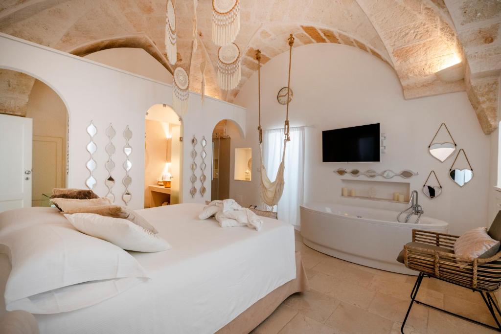 Postel nebo postele na pokoji v ubytování Apulia Charming Suites - Casa Rossa Suite Perla e Suite Corallo