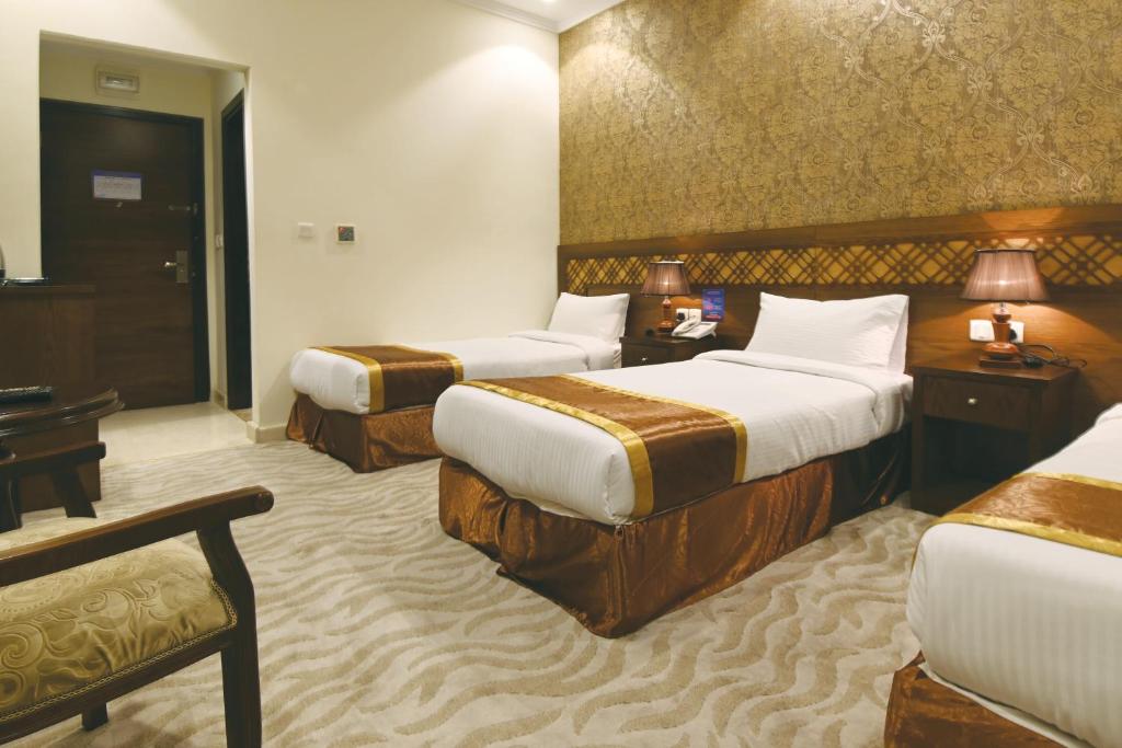 Postel nebo postele na pokoji v ubytování Wadi AlJaryan Hotel