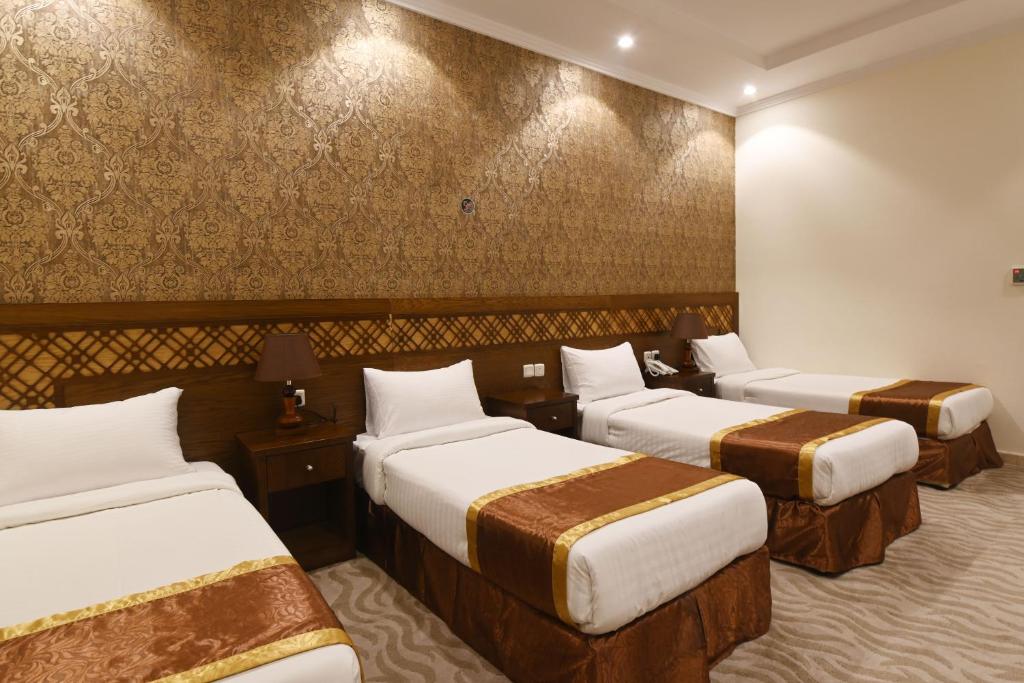 Postel nebo postele na pokoji v ubytování Wadi AlJaryan Hotel