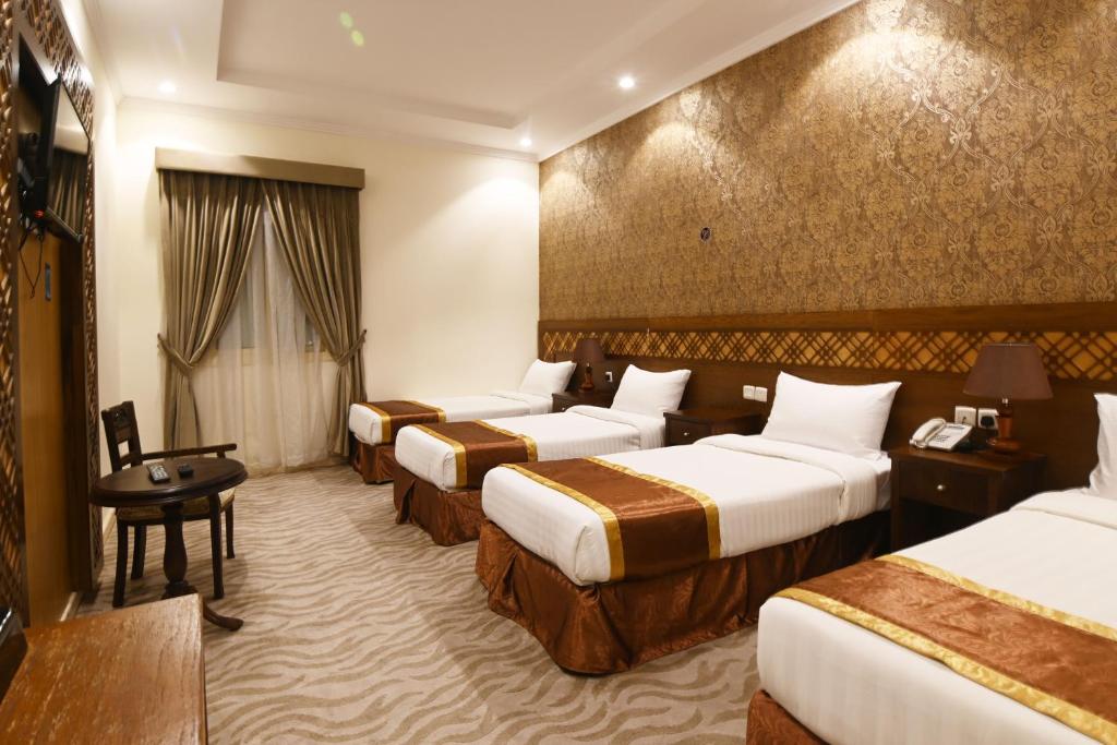 Postel nebo postele na pokoji v ubytování Wadi AlJaryan Hotel
