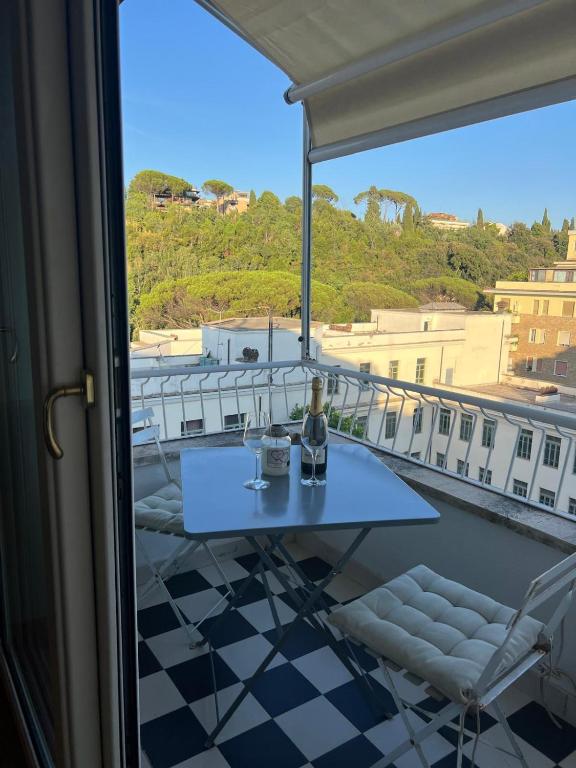 Hotel Luce, Silenzio ed Eleganza nel Cuore di Roma, a table on a balcony with a view of a building at Luce, Silenzio ed Eleganza nel Cuore di Roma in Rome