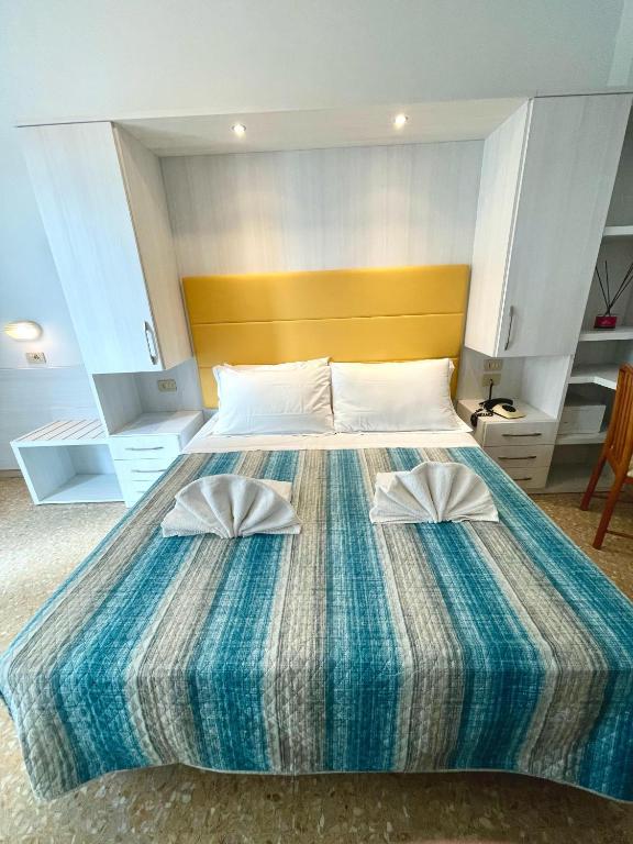 Postel nebo postele na pokoji v ubytování Hotel Crystal anche con spiaggia inclusa ALL INCLUSIVE