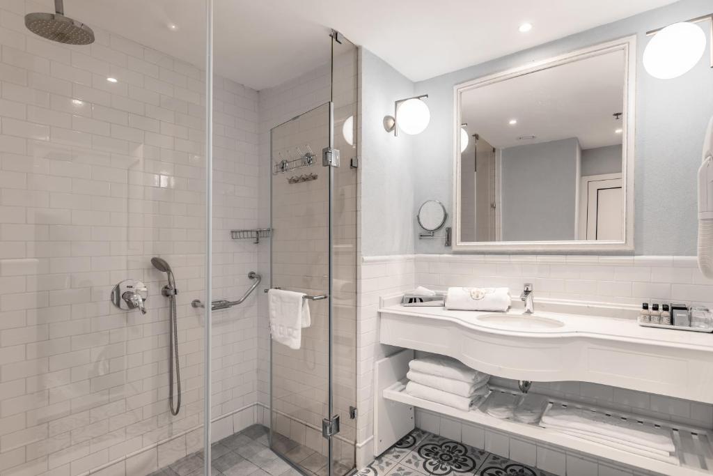 Koupelna v ubytování Edmond Luxury Hotel & Spa מלון ספא אדמונד ראש פינה