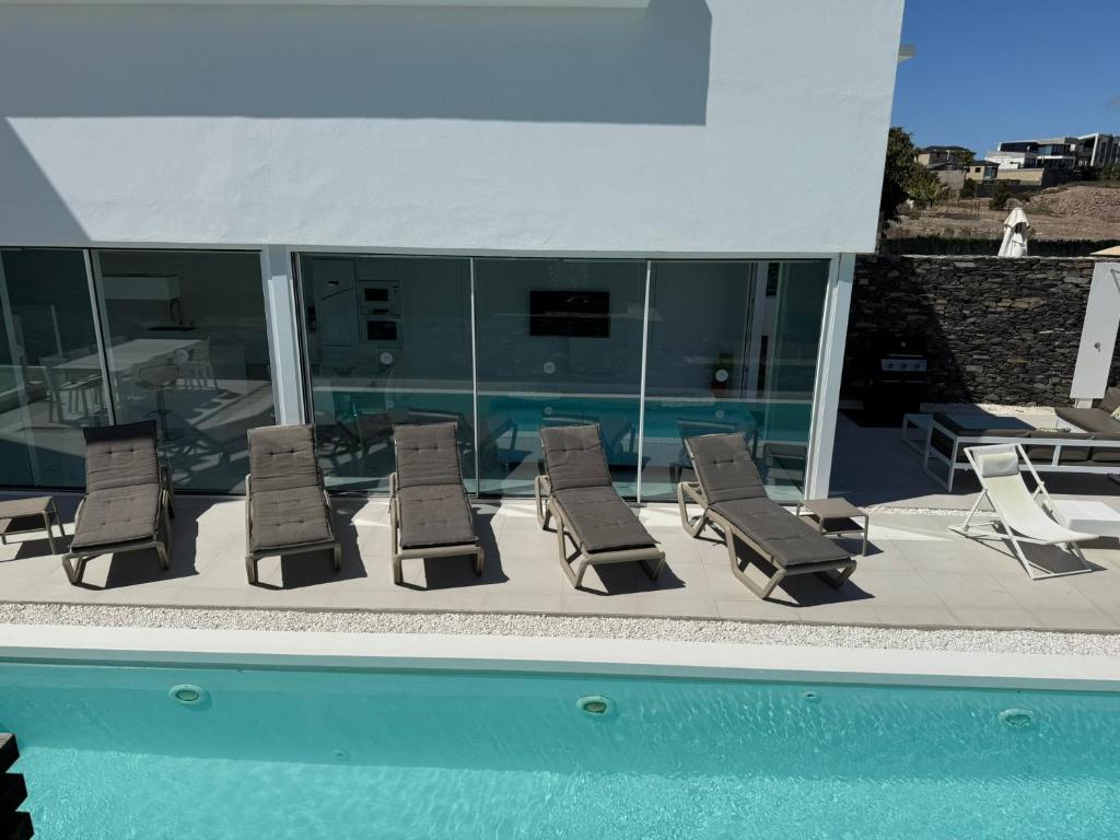 Bazén v ubytovaní Villas Golden by Sun Houses Canarias alebo v jeho blízkosti