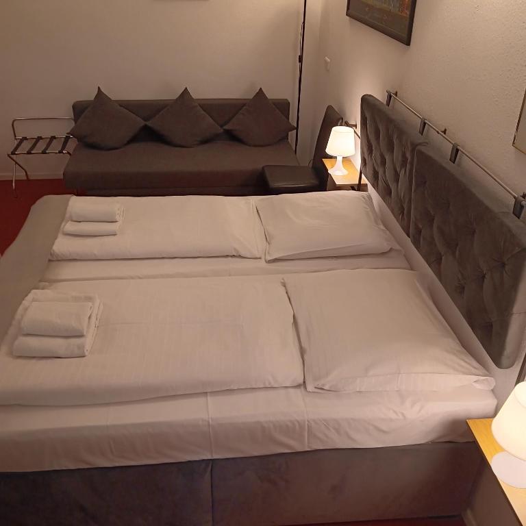 Postel nebo postele na pokoji v ubytování Hotel Amelie Berlin