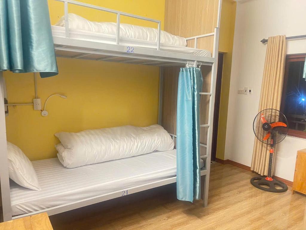 Postel nebo postele na pokoji v ubytování Tamcoc Backpackers Hostel Homestay