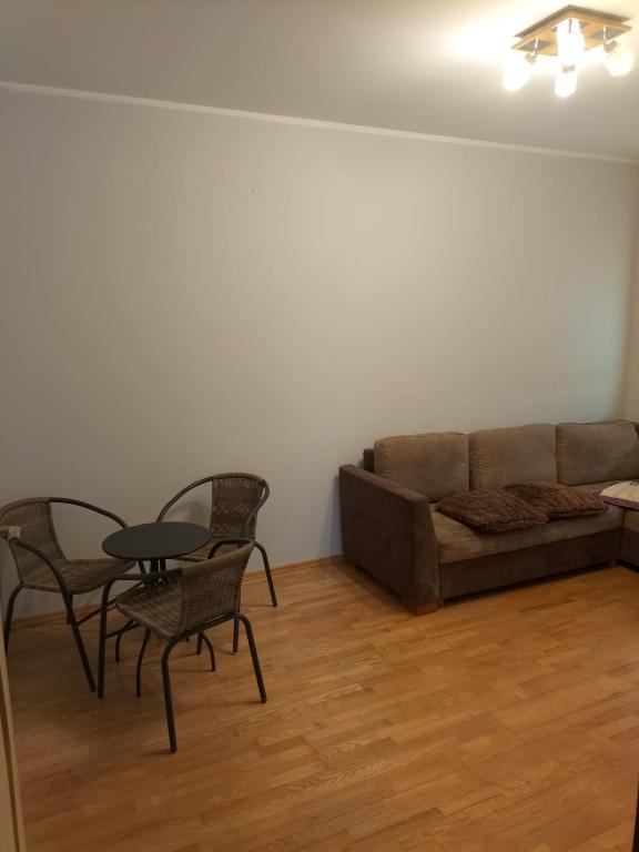 Dom za Tujami 30 min od centrum Poznania Strykowo - Habitación Triple Con Baño Privado