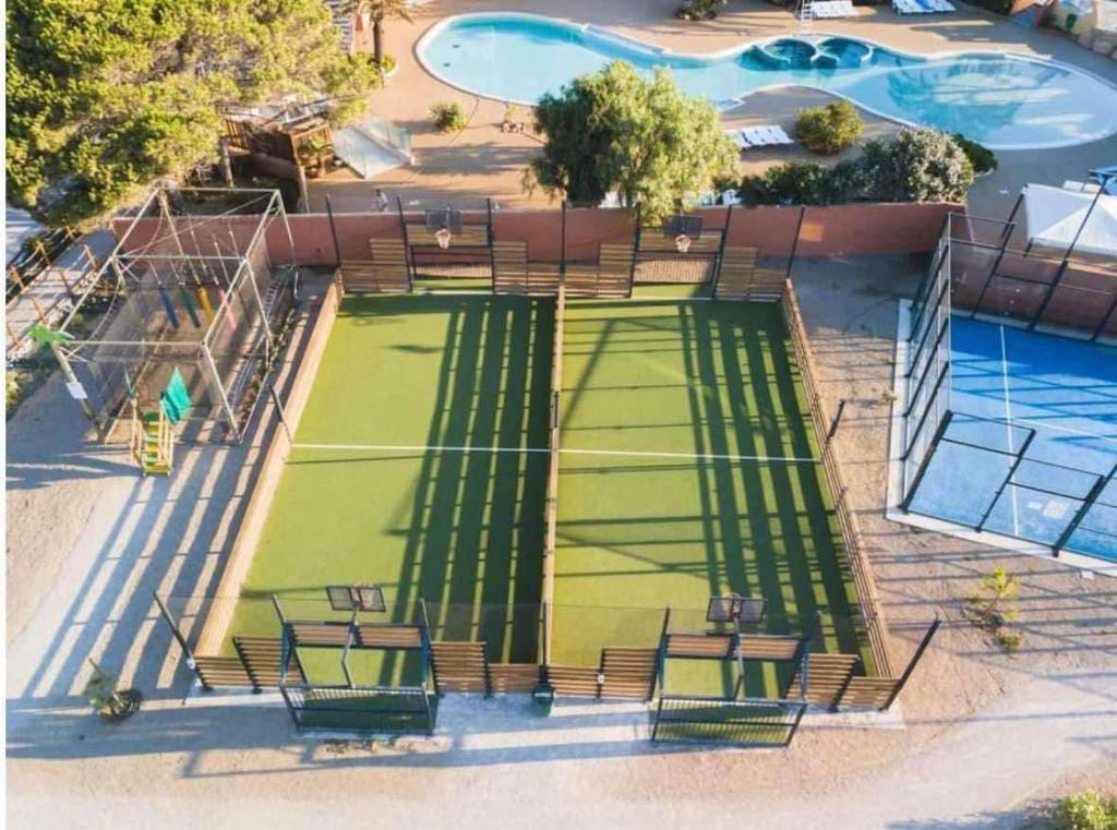 Tenis a/nebo squash v ubytování mobil home CANET nebo okolí