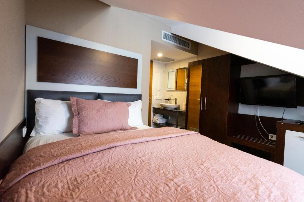 Postel nebo postele na pokoji v ubytování Hotel Prizreni