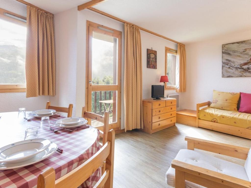 Χώρος καθιστικού στο Apt Chaleureux Proche Pistes avec Balcon & TV - Montchavin - FR-1-181-2506