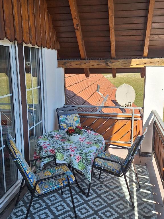 Balkón nebo terasa v ubytování 5-Zimmer Ferienwohnung Welzheimer Wald