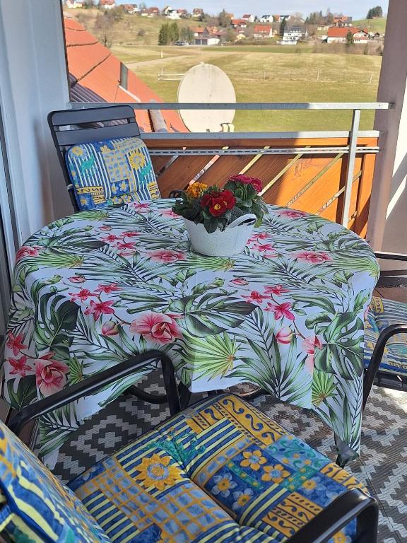 Balkón nebo terasa v ubytování 5-Zimmer Ferienwohnung Welzheimer Wald