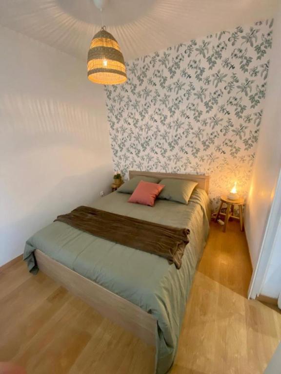 Postel nebo postele na pokoji v ubytování Rêve au Centre de Sens et Proche de la Gare