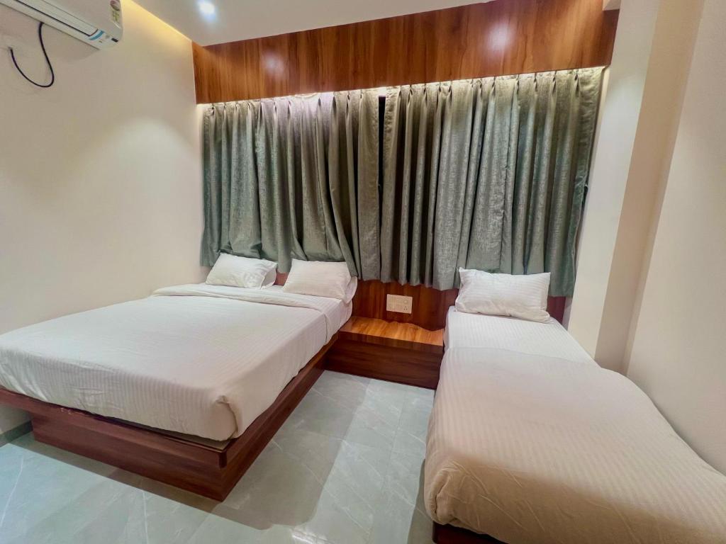 Postel nebo postele na pokoji v ubytování Hotel Rudraksh