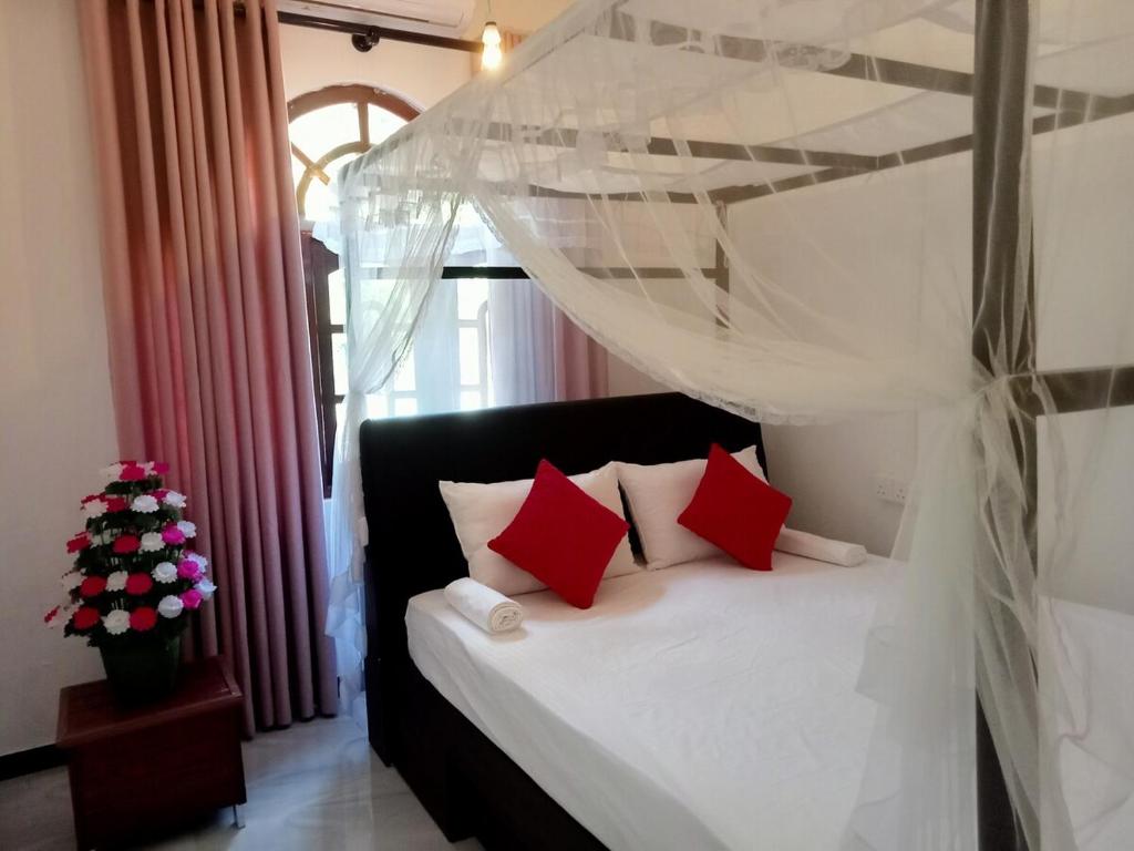 Postel nebo postele na pokoji v ubytování Vimukthi ocean bliss villa