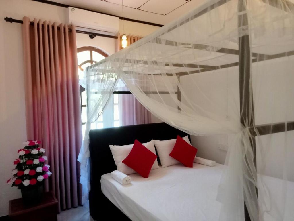 Postel nebo postele na pokoji v ubytování Vimukthi ocean bliss villa
