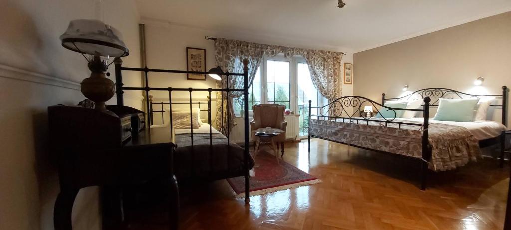 Złoty Trakt pokoje i rowery - Quadruple Room With Shared Bathroom