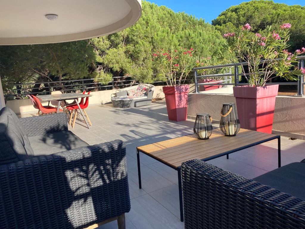 Balkón nebo terasa v ubytování les rivages de calvi