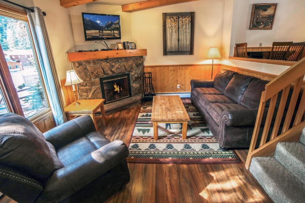 Χώρος καθιστικού στο Sunnyside Knoll- 8 cabin