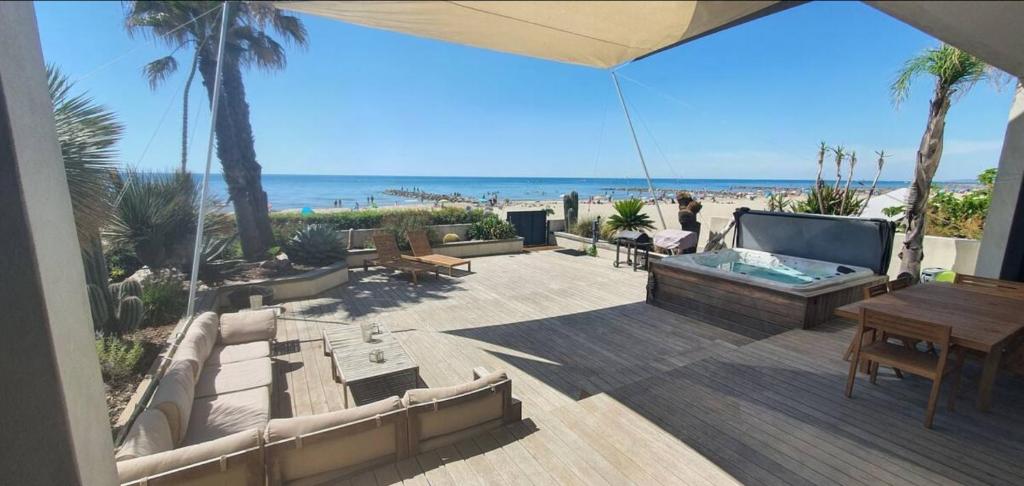 Photo de la galerie de l'établissement Magnifique maison posée sur le sable face à la mer, à Mauguio