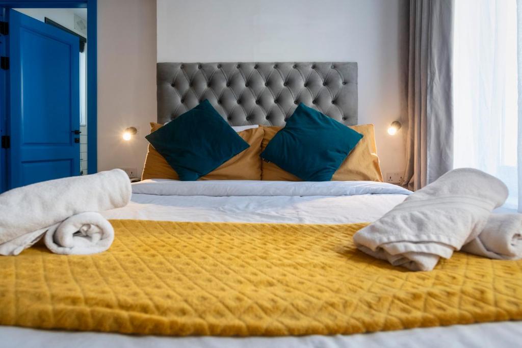 Mandera's Boutique Suites & Dorms - 10