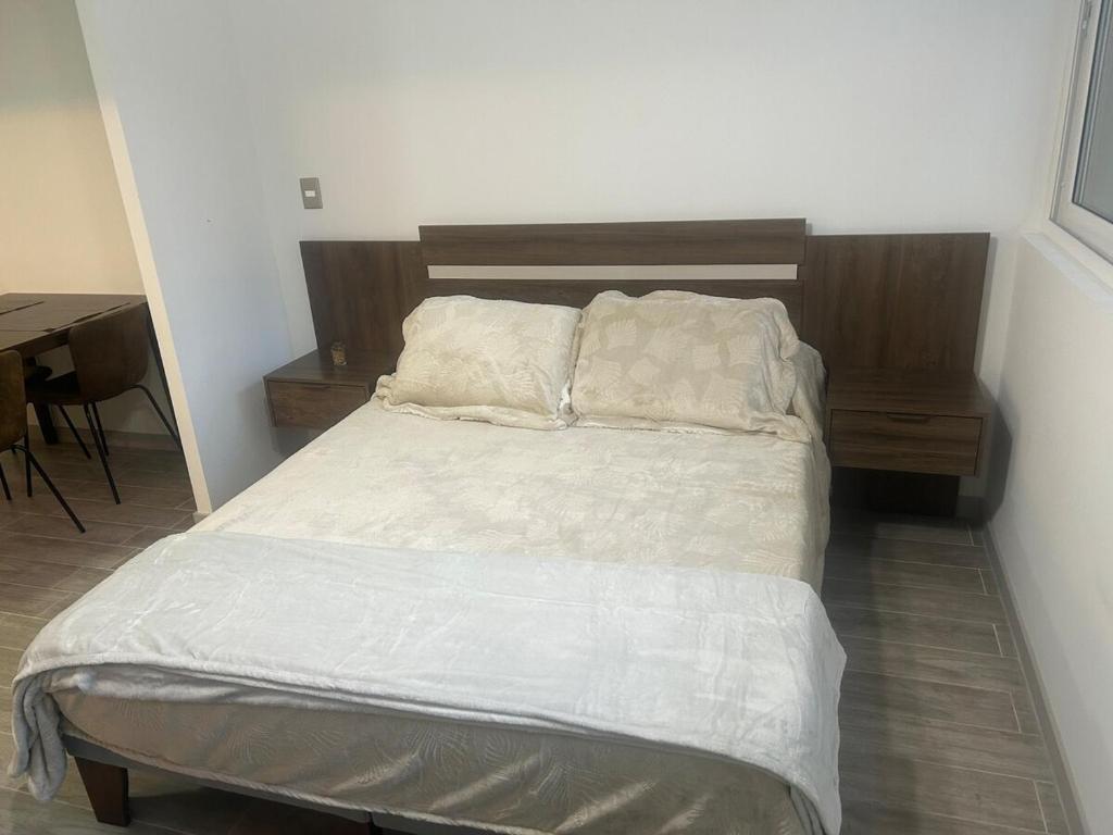 Ένα ή περισσότερα κρεβάτια σε δωμάτιο στο Eco España Acogedor Home Estudio Barrio Universitario