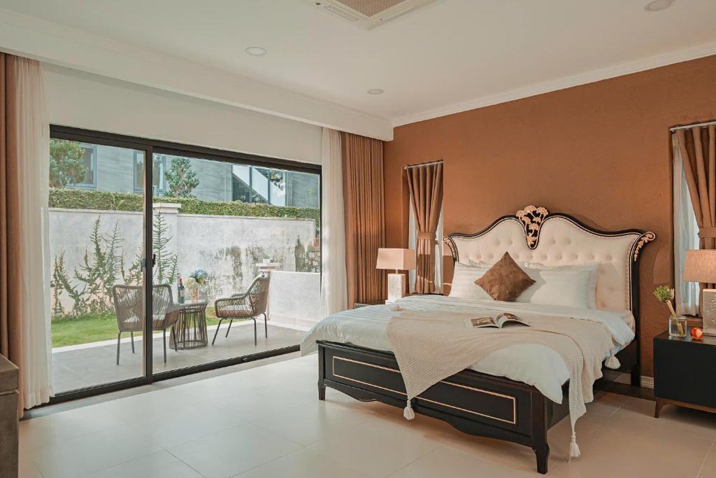 Ένα ή περισσότερα κρεβάτια σε δωμάτιο στο Biet Thu Premium Hang Sang