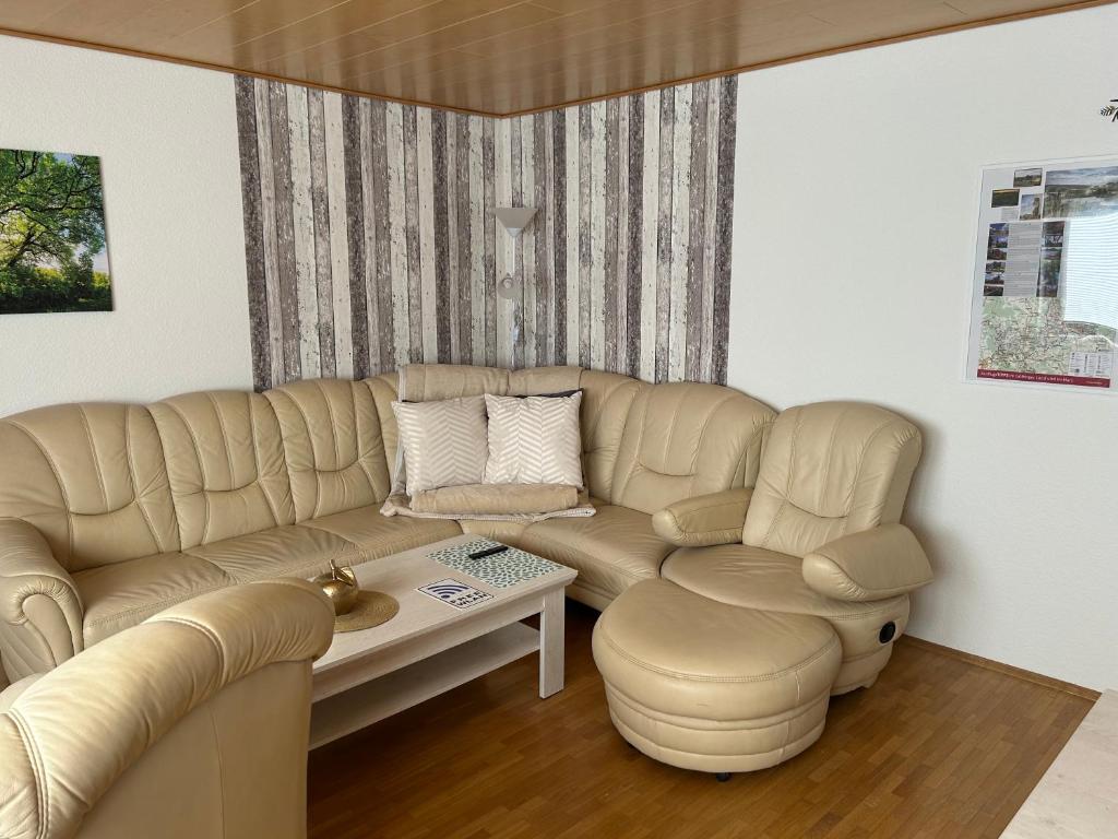 a living room with a couch and a table at familienfreundliche Ferienwohnung Mika in Duderstadt
