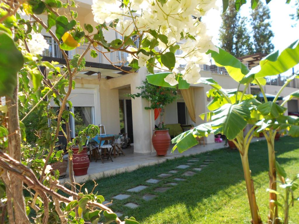 A garden outside Cretamos Seaside Villas