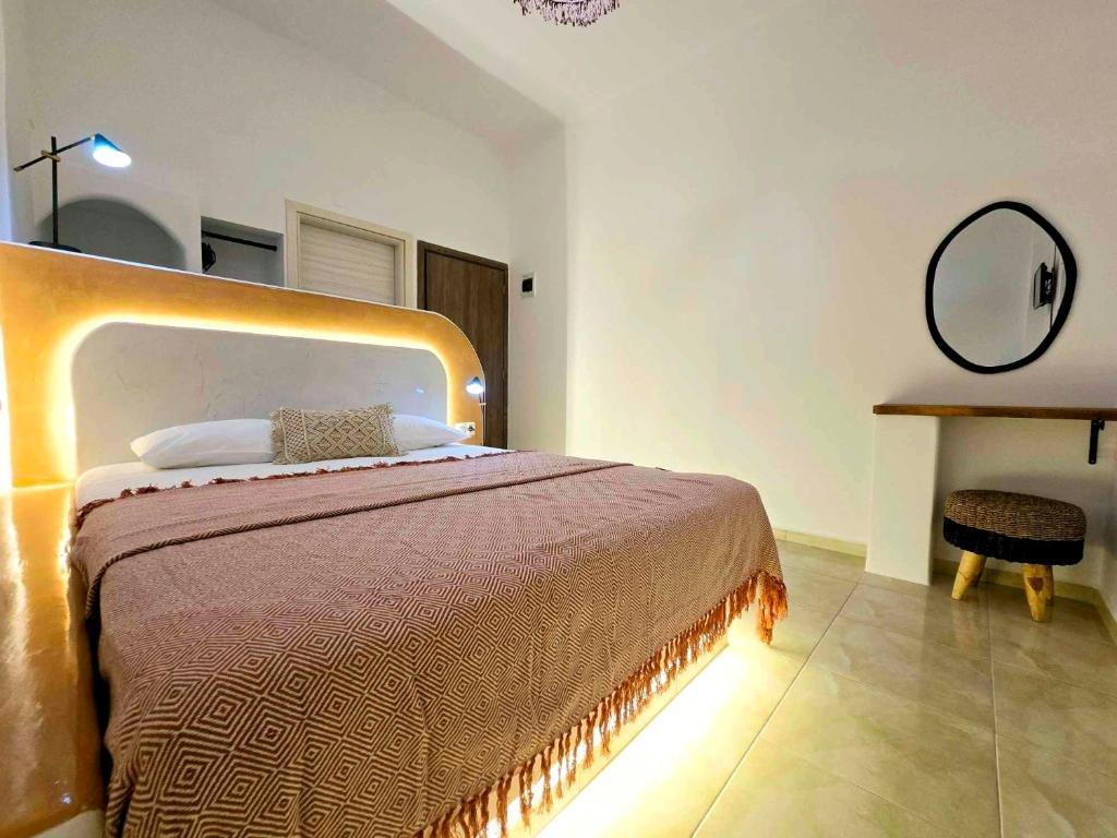 Postel nebo postele na pokoji v ubytování Papafotis Apartments & Suites