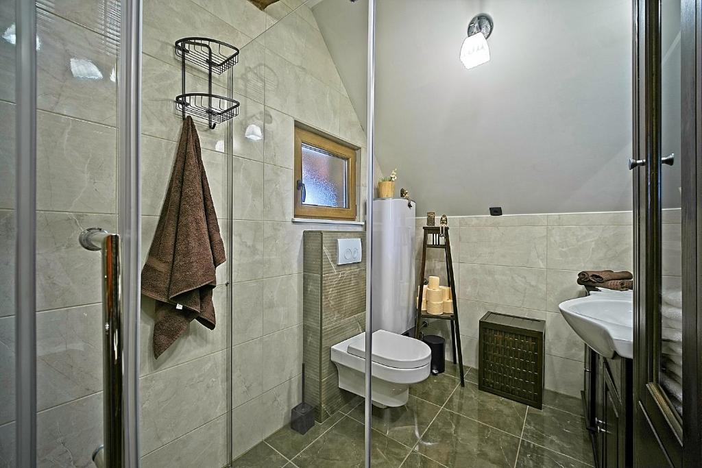 Koupelna v ubytování House "Karličevi" with Jacuzzi, close to Waterfall