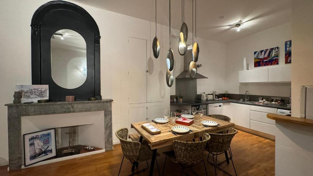 Η κουζίνα ή μικρή κουζίνα στο Appartement ultra centre Sète climatisé