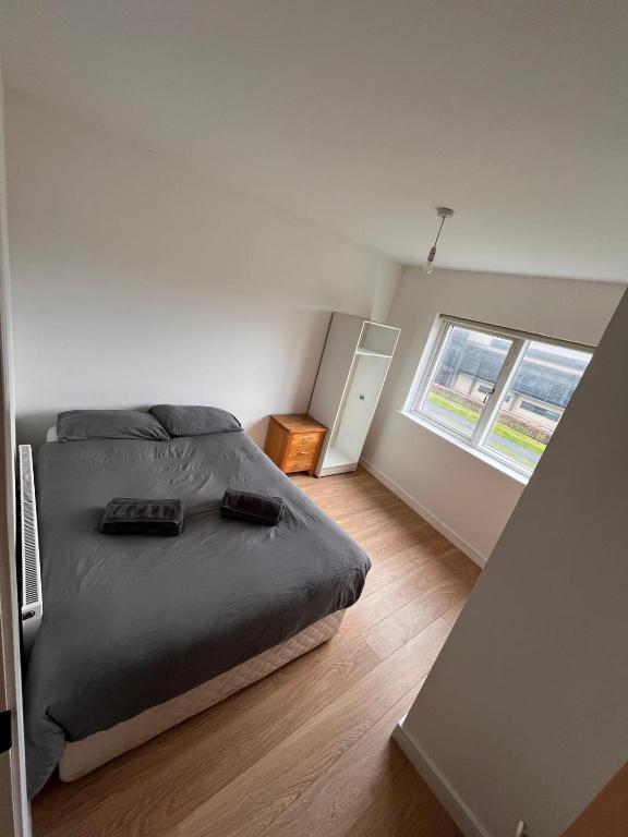Postel nebo postele na pokoji v ubytování Superb Double room near Airport